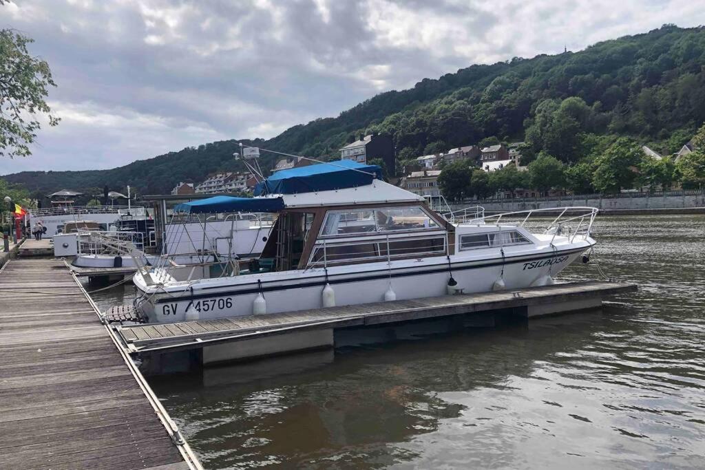 Bateau  Tsilaosa Au Coeur De Namur Hotel Екстериор снимка